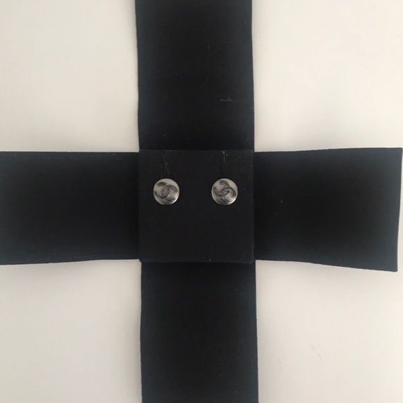 Authentic Chanel earrings!! - Picture 7 of 11